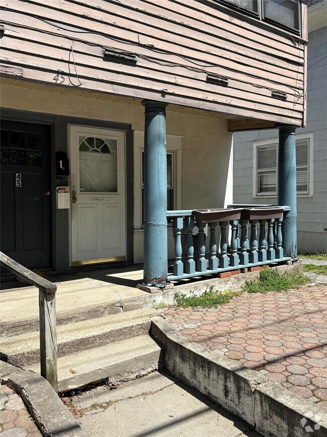 Building Photo - 45 Scudder Ave