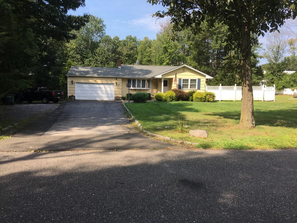 115 Plattsville Rd, Bridgeport, CT 06606 House for Rent in Bridgeport