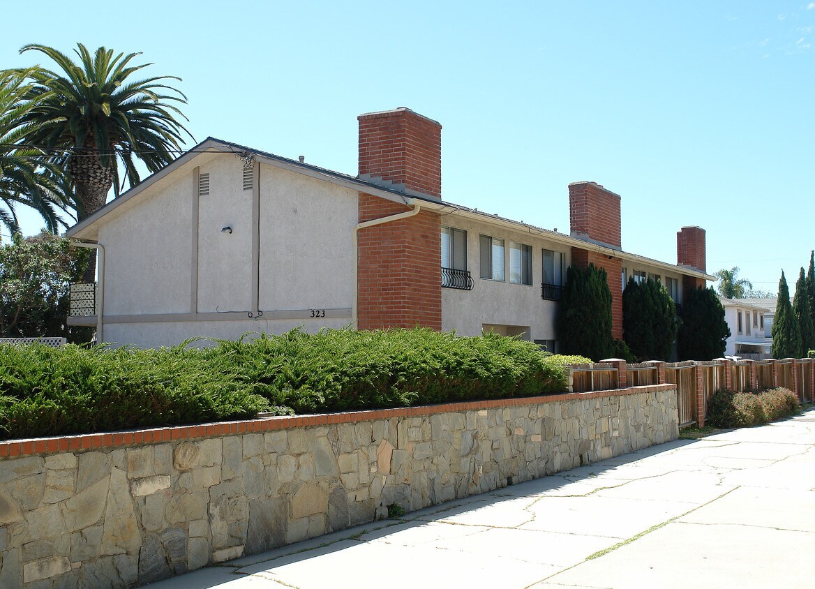 Primary Photo - 323 E 18th St