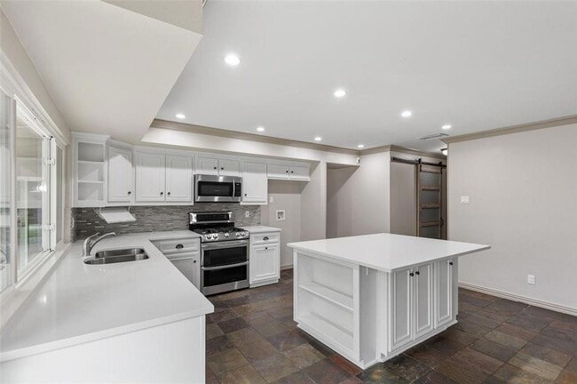 Foto del edificio - 5009 Pemberton Ln