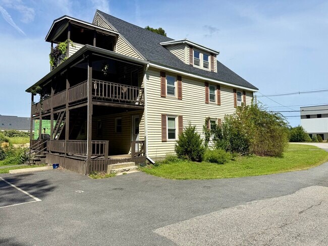 Building Photo - 543 Turnpike St