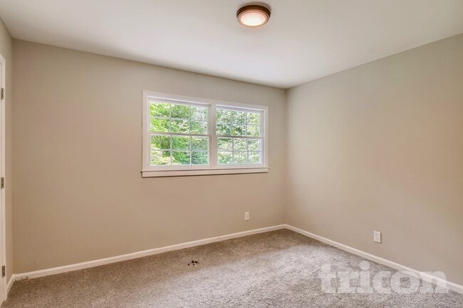 Building Photo - 535 Circle Dr