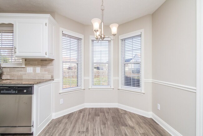 Building Photo - 713 Almondwood Pl