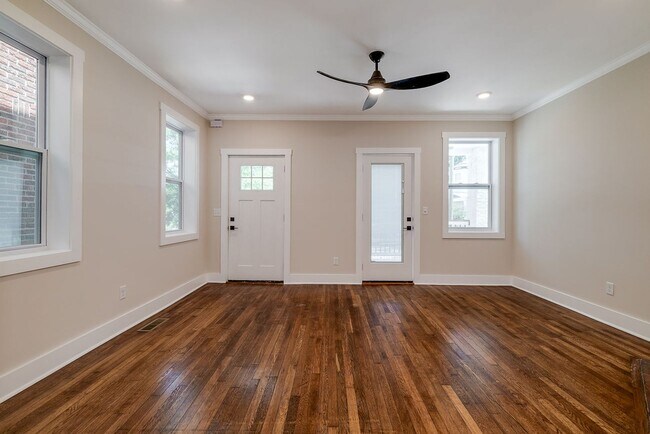 Foto del edificio - Townhome Close To Downtown..Available NOW!!!