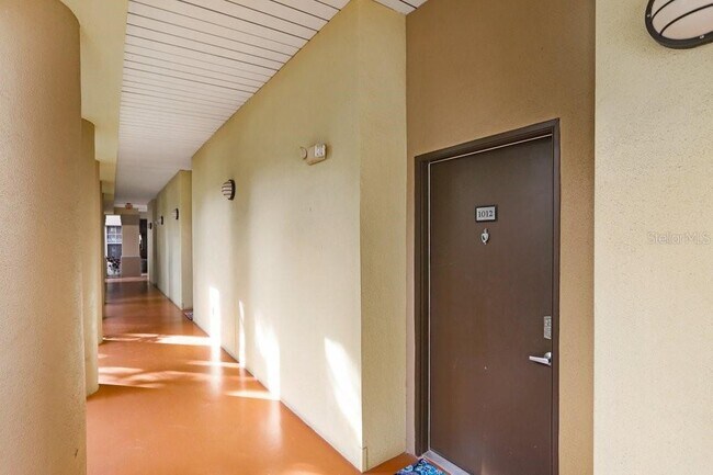 Foto del edificio - 2440 W Horatio St