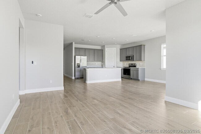 Foto del edificio - 8558 Dahlia Cir