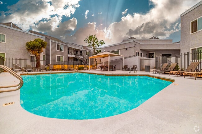 Foto del edificio - Villa Serena Apartments