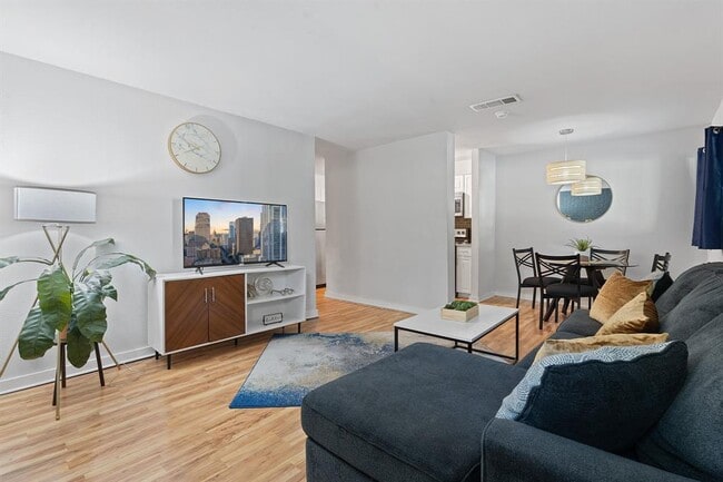 Building Photo - 2603 Parker Ln