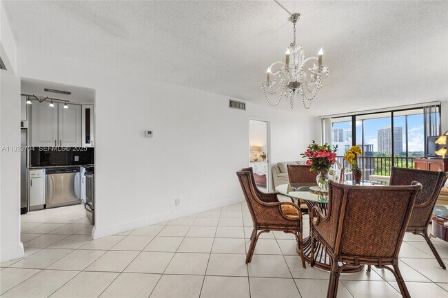 Foto del edificio - 3401 N Country Club Dr