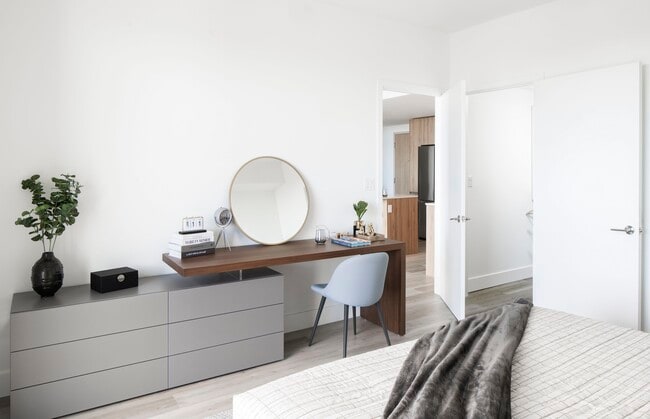 Interior Photo - Cascade Link at Douglas