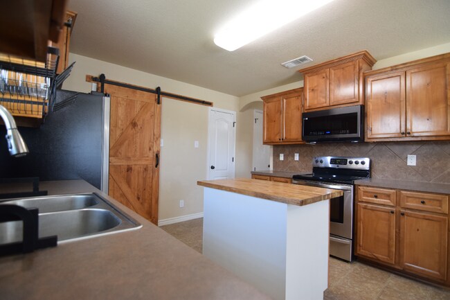 Building Photo - 304 E Little Dipper Dr