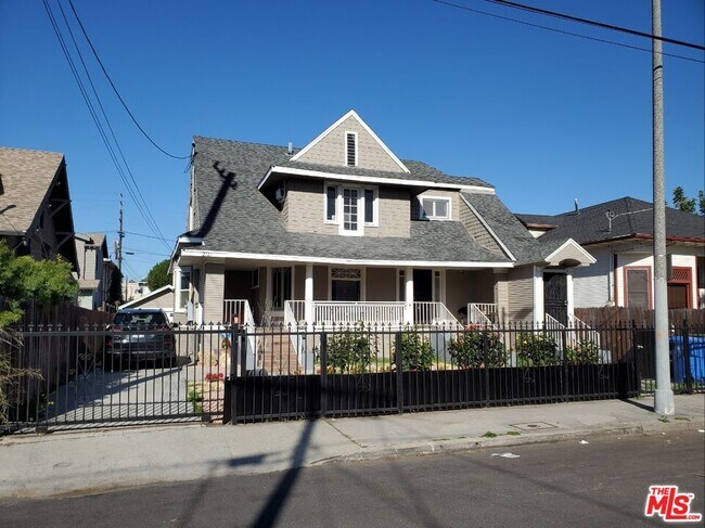 Building Photo - 2121 Portland St