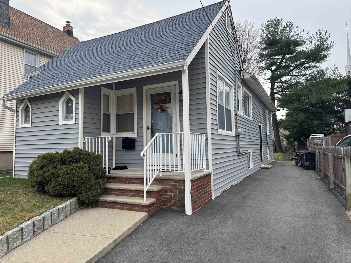 Primary Photo - 9 Beaver Ave