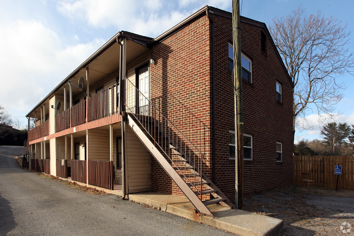 Primary Photo - Wayne Street Apartments