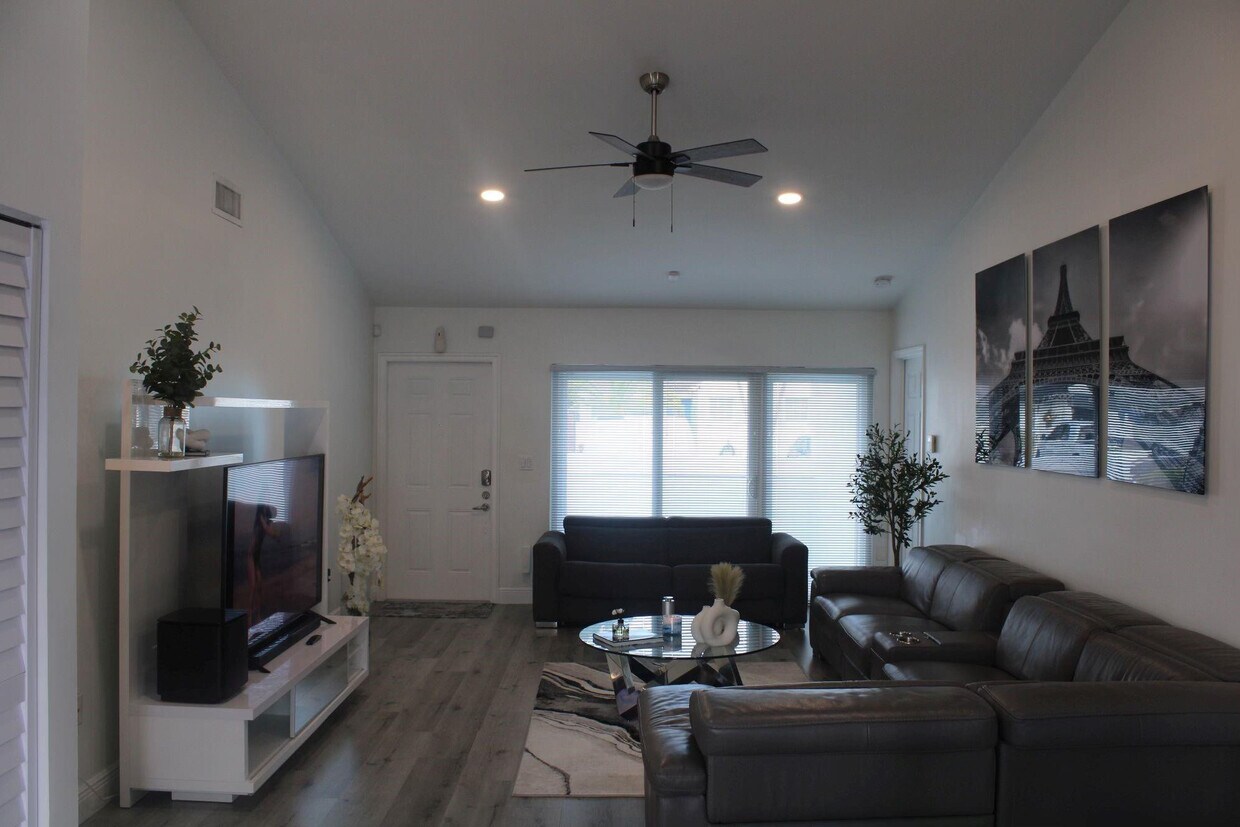 Foto principal - 10420 SW 207th St