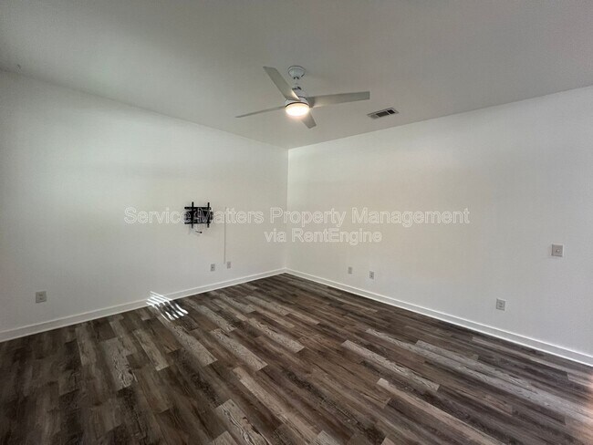 Foto del edificio - 6150 Franklin St