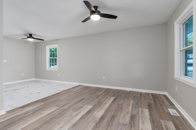 Foto del edificio - 216 Cross Hill Rd