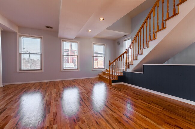 Foto del edificio - 1645 N Ashland Ave