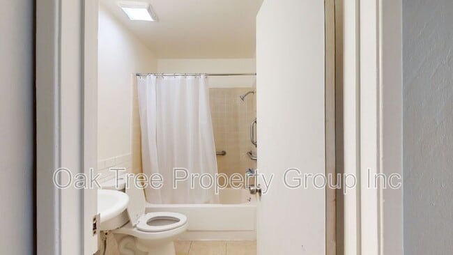 Building Photo - 1627 High St