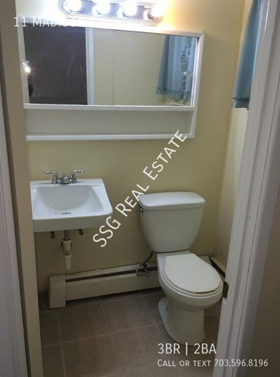 Building Photo - 3 Bedroom Ranch in quiet neighborhood in E...
