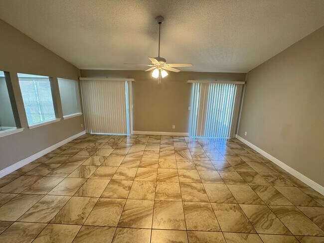 Building Photo - Beautiful 3 BEDROOM 2 BATHROOM home in Orl...