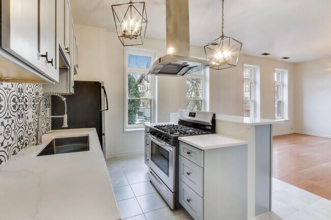 Foto del edificio - 600 N May St