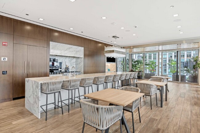 Building Photo - 9 E Huron St