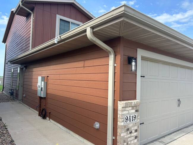 Building Photo - 9419 W Dolores Dr