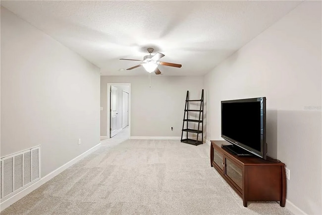 Building Photo - 3-bedroom PLUS loft, 2.5-bathroom Town Home
