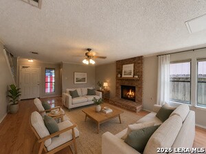 Foto del edificio - 13915 Laurel Hollow