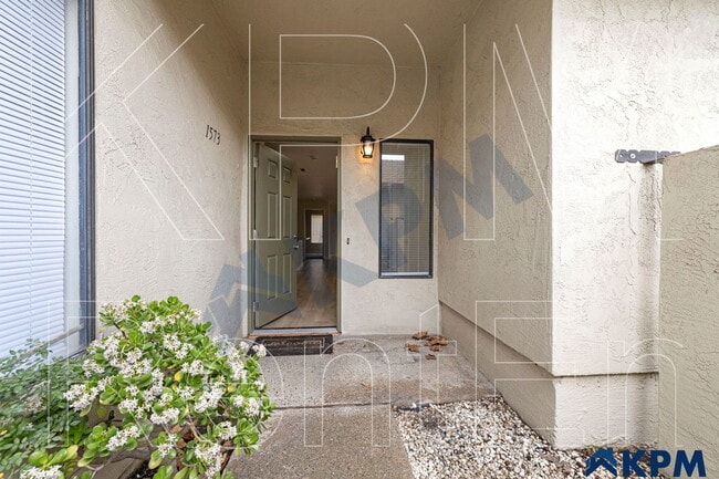 Building Photo - 1573 W Swain Rd