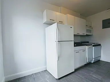 Foto del edificio - "Charming 1-Bed Oasis in the Heart of Woodside, NY!"