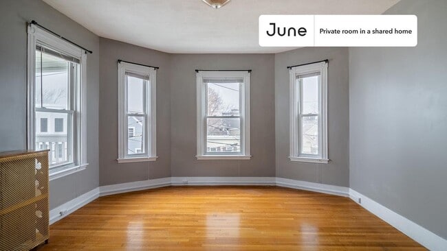 Building Photo - Room in Shared 5 bed/1 bath home