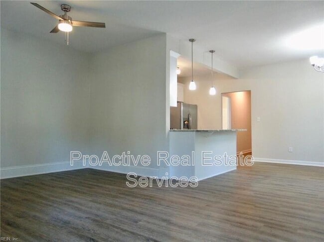 Photo - 838 W 48th St House