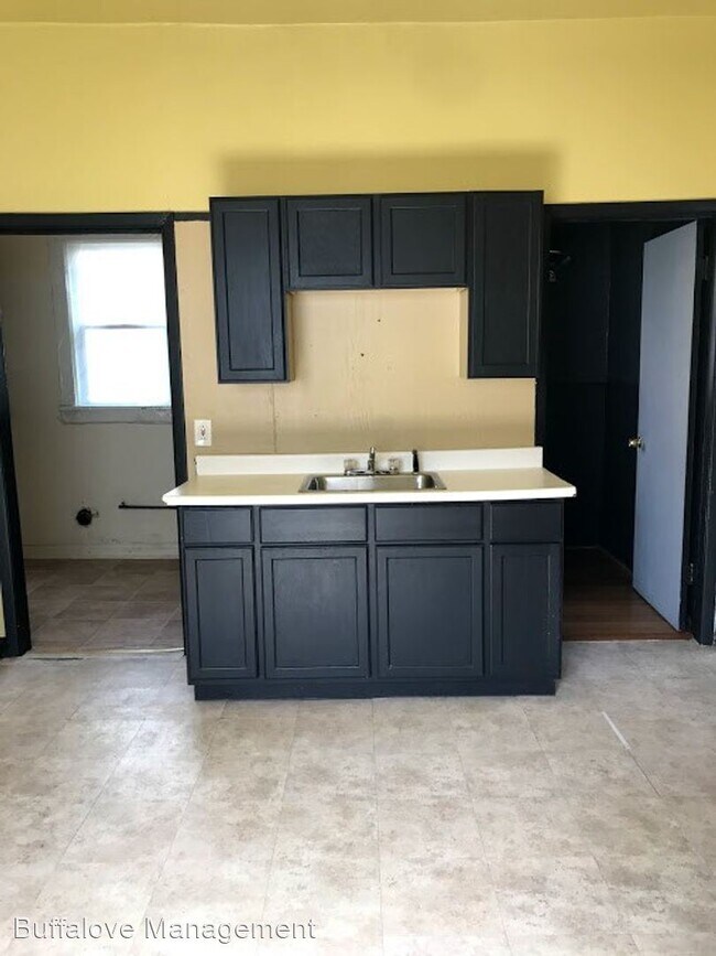 Building Photo - 3 br, 1 bath House - 70 Regent St