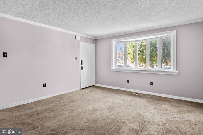 Building Photo - 3993 Rowena Dr