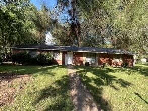 Building Photo - 1102 Wooddell Dr