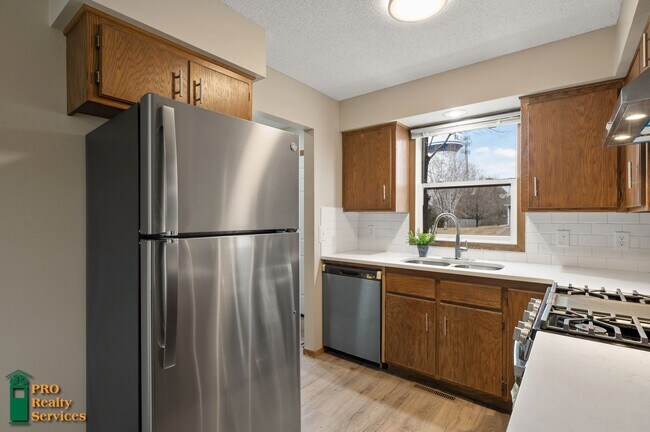 Foto del edificio - 3 Bedroom House **1 Month Free Rent with a...