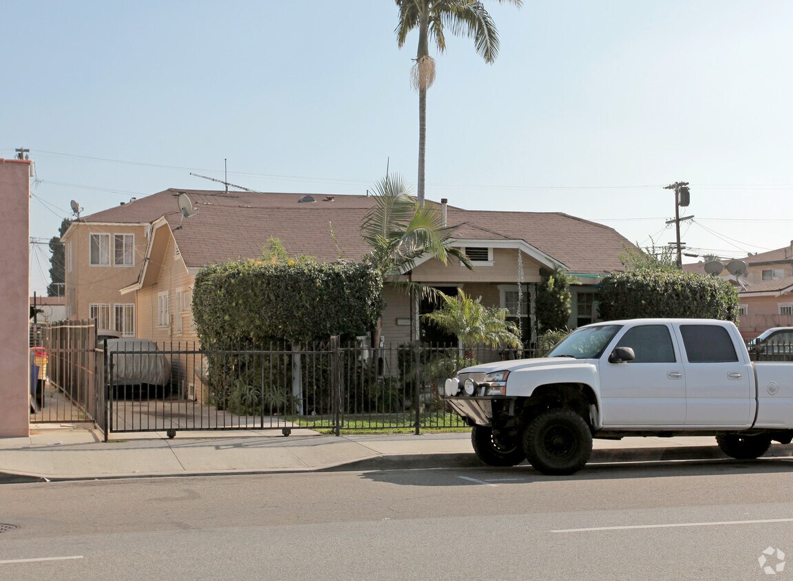 Foto del edificio - 7104 Miles Ave