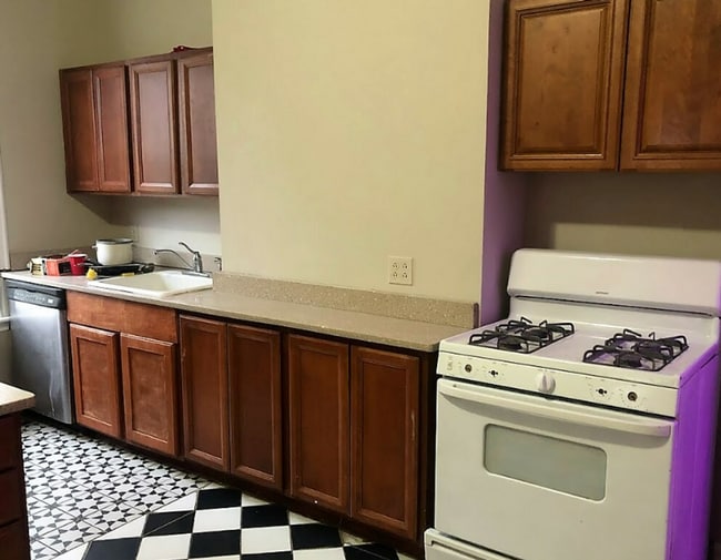 7 Bedroom- New Hardwood Floors - 7 Bedroom- New Hardwood Floors Townhome