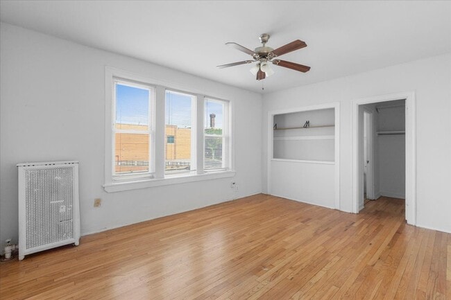 Building Photo - 1635 W Morse Ave
