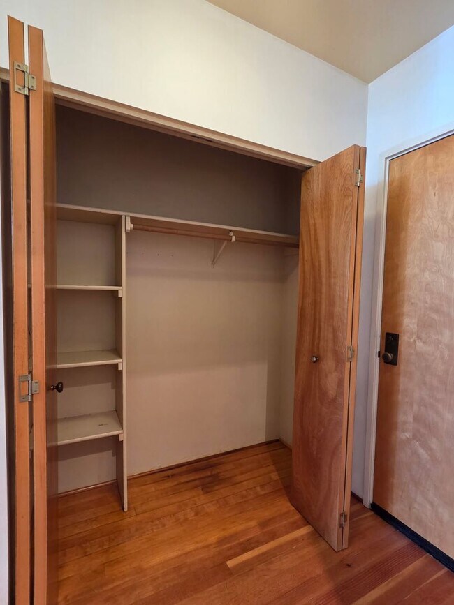 Foto del edificio - Studio Available in Beautiful Lincoln School