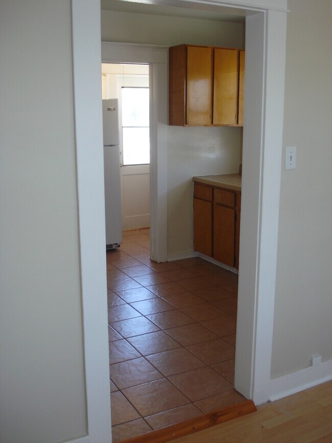 KITCHEN - 5217 Fountain Ave