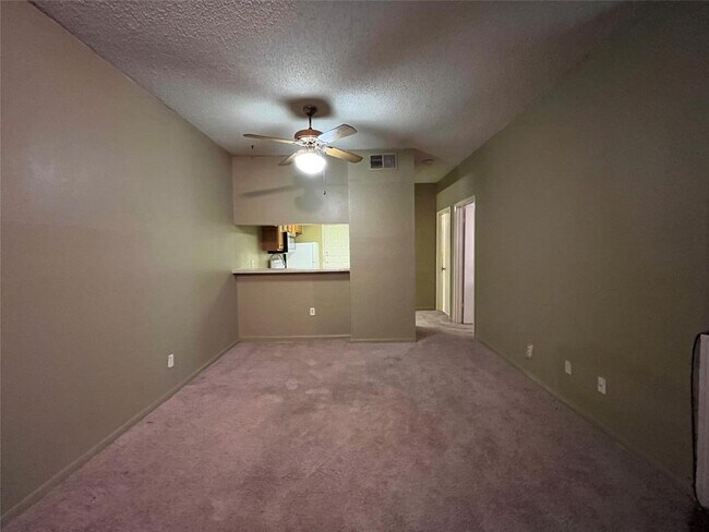 Foto del edificio - 8545 Midpark Rd