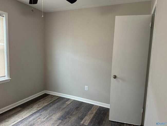 Building Photo - 12105 Carriage Ct SE