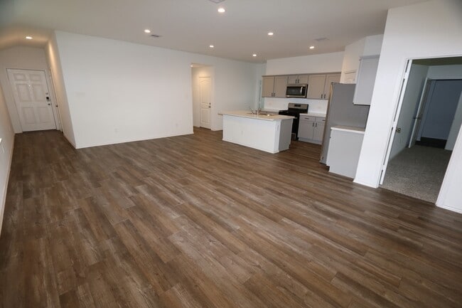 Building Photo - 24808 Sugar Pine Cone St