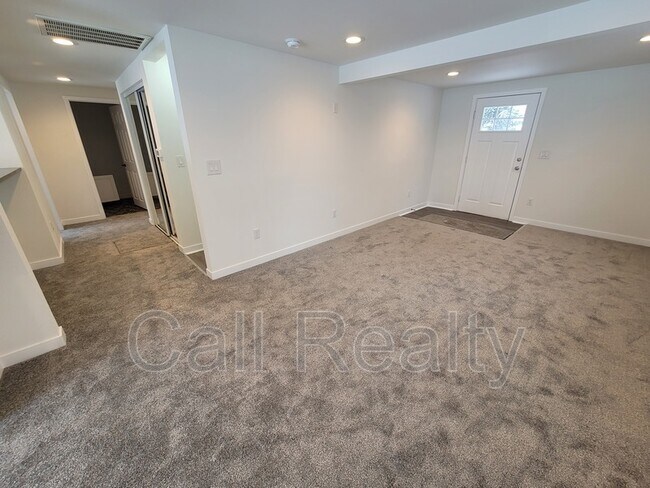 Foto del edificio - 3632 E Bridgeport Ave