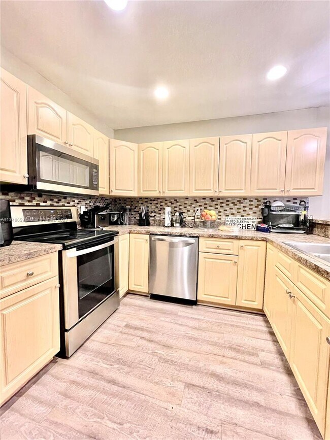 Foto del edificio - 1359 Avon Ln