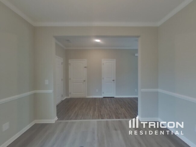 Building Photo - 14 Riverbank Ct
