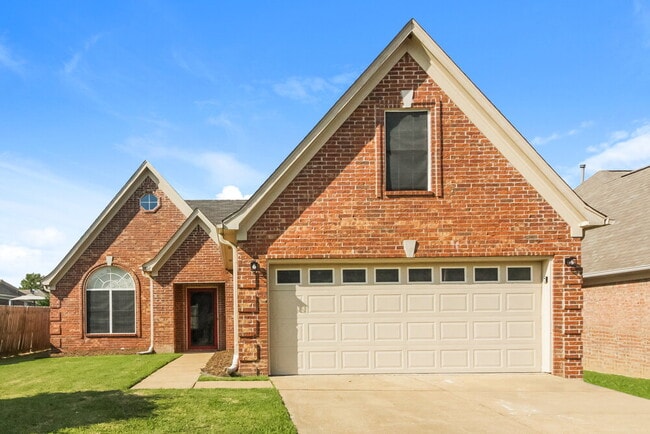 Building Photo - 9812 Southern Oak Way